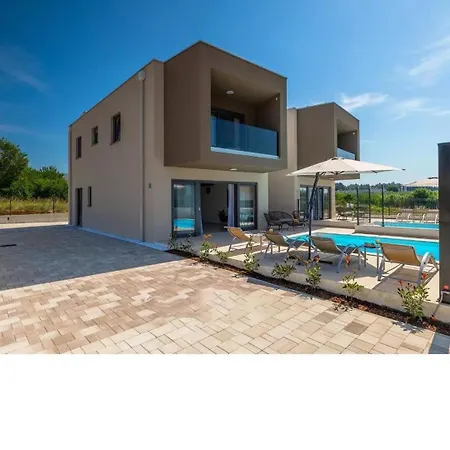 Esmeralda By Seeadria Agency * Novigrad Istria