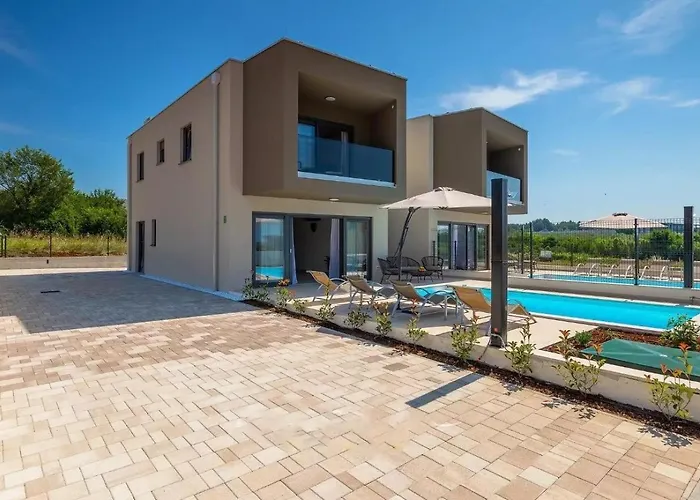 Esmeralda By Seeadria Agency *